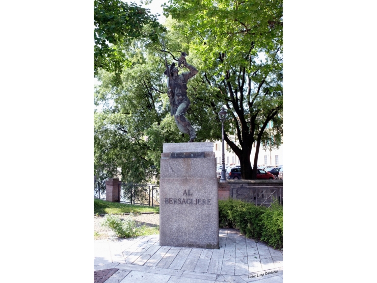 Il monumento al Bersagliere (foto Gigi Daldossi)