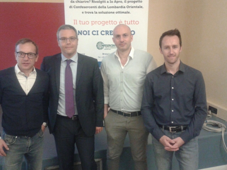 Nei giorni scorsi l’assessorato al commercio del Comune di Chiari ha organizzato una serata dedicata alle opportunità commerciali in tema di franchising. Lo ha fatto invitando Daniele Capretti (primo a destra), un piccolo guru in tema di franchising con la catena Punto Fermo