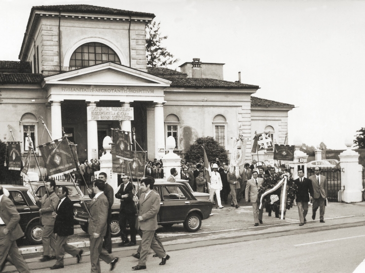 Corteo per il 10° anniversario della locale sezione Avis di Travagliato